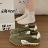 Piel de Vaca Rojas Zapatos de Entrenamiento Alemanes Zapatos de Mujer Hacen que los Pies Parezcan Más Pequeños Zapatos de Forrest Gump Otoño 2026 Nuevos Deportivos Casuales Zapatos de Papá