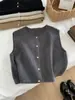 Chaleco tejido retro de cuello redondo con pequeños botones dorados, sin mangas, corte holgado, estilo coreano, versátil, adelgazante, adecuado para usar en capas en primavera y otoño.