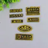 Placa de aluminio grabada con estampado en caliente logo personalizado puerta de madera gabinete mueble decoración publicitaria placa de marca metálica venta al por mayor