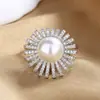 Anel de Pérola Flor Irregular para Mulheres Estilo Francês Luxo Leve Alto Nível Temperamento Meninas Celebridade da Internet Dedo Indicador Anel Ajustável