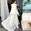 Atuendo Estilo Vacaciones en la Playa: Vestido Largo Blanco de Encaje con Cuello Halter para Mujer, Nuevo Estilo de Verano, Muy Bonito y Único
