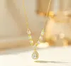 Colar Pingente Gota Zircônia Roxa Banhado a Ouro Cobre Design de Nicho de Luxo Leve Estilo Francês Transfronteiriço para Mulheres Corrente de Aço Titânio Corrente de Clavícula