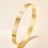 Pulseira de Trevo de Quatro Folhas Europeia e Americana Popular Transfronteiriça com Cravação de Diamantes para Meninas, High-End, Não Desbota, Tendência, Aço Inoxidável com Cravação de Diamantes