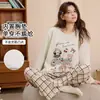 Nuevo conjunto de pijama de otoño e invierno para mujer, con cuello redondo, diseño de dibujos animados, tela de algodón, copas incorporadas en el busto, mangas largas y se puede usar como ropa de estar en casa.