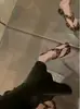 Primeiro Encontro com as Sandálias de Dedo Versáteis de Salto Baixo Estampadas de Leopardo da Ji Fang