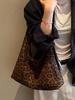 Bolso Retro Estampado de Leopardo Transfronterizo para Mujer Gran Capacidad Nuevo Otoño e Invierno 2025 Bolso de Hombro Casual Bolso Dumpling para Viajero