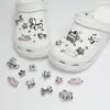 Nuevos dijes de resina para zuecos al por mayor: lindos diseños de dibujos animados, versátiles flores para zapatos de mariposa, flores de burbujas y decoraciones de animales