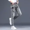 Temporada de primavera y otoño, pantalones de mezclilla grises para hombre, elásticos, modernos, corte ajustado, pierna cónica, estilo europeo, con estampados únicos, pantalones largos casuales