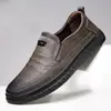 Zapatos de cuero para hombre otoño e invierno Nuevos de cuero genuino suela blanda transpirables casuales antideslizantes para hombre conducción zapatos casuales para hombre de mediana edad