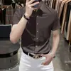 Camisa casual de manga corta, fluida y libre de arrugas de alta gama para hombre, corte ajustado, tacto premium, camisa de seda helada elástica de color liso para negocios