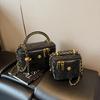 Bolsa Caixa Corrente Fashion Feminina 2025 Nova Nicho High-end Bolsa Saco Moda Coreana Bolsinha de Ombro Transversal