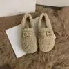 Sapatos peludos de sola grossa para mulheres, novo estilo de inverno 2026, mocassins slip-on chiques e da moda, sapatos de algodão peludo