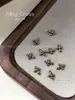Nuevos accesorios de aleación para uñas con cruz incrustada de pequeños diamantes, mini decoraciones metálicas punk para uñas mixtas al por mayor