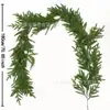 Venta al por mayor de fabricante Transfronterizo Simulación Navidad Ratán Europeo y Americano Colgante de Pared Decoración del Hogar Fruta Roja Ratán Decoración de Atmósfera Navideña