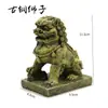 Paisaje de acuario simulación león antiguo decoración de acuario animal decoración feng shui casa de pueblo estatua de león sentado de bronce relieve