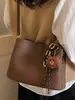 Bolso cruzado de un solo hombro texturizado 2025 Invierno Nueva moda Bolso tipo cubo moderno Estilo nicho Bolso casual elegante para mujer