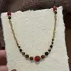 Collar con Piedra Ojo de Tigre Degradado Maillard, Oro Empalmado, Flor de Coche, Ágata Roja, Cadena para Suéter de Otoño e Invierno, Lujo Elegante de Gama Alta Accesible para Mujer