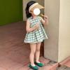 Conjunto Plaid de Verão para Meninas 2026 Estilo Fresco Verde Tecido Plaid Camisa Boneca Colete Vestido Shorts Conjunto de Duas Peças
