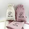 Bolsa de Terciopelo Beige de Alta Calidad Empaque para Barra de Perfume y Belleza Pendientes Anillo Pulsera Bolsa Suave y Lisa al Tacto Venta al por Mayor