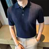 2026 Verano Nuevo Estilo Lujo Ligero Old Money Camiseta Polo de Punto Hueco Rayada Manga Corta para Hombre Camiseta con Cuello Campana para Viajar al Trabajo