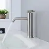 Torneira de aço inoxidável 304 para partida a frio, para água quente e fria, adequada para pias de banheiro e lavatórios domésticos