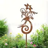 Estaca de Metal Oxidado para Jardín con Flor de Clematis y Pájaro - Decoración Romántica para Jardín