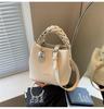 Bolsa Balde Moda Estilo Coreano Verão 2025 Nova Fashionável Versátil Feminina Transversal Nicho Popular Super na Moda Bolsa de Ombro