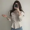 Enviado Corea moda chic personalidad dobladillo dividido cuello cuadrado manga larga camisa top ajustado ropa de mujer 26230