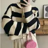 Cardigan Suéter Listrado Color Block Gola Redonda Estilo Novo 2025 Inspirado em Chanel para Mulheres, Outono e Inverno Curto Macio Versátil de Tricô