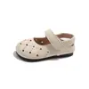 Sandalias Mágicas de Pegatina Huecas de Moda para Niñas Nuevas Llegadas Primavera/Verano 2026 para Bebés y Niños Pequeños Calzado de Exterior Suela Suave Sandalias Transpirables Modernas