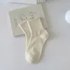 Calcetines cortos para mujer, hechos con algodón de Xinjiang, resistentes al olor, absorbentes del sudor, transpirables y cómodos de llevar, en colores lisos, diseño simple, adecuados para estudiantes y deportes, y se pueden usar en las cuatro estaciones.