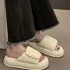 Pantuflas Mujer 2026 Verano Nuevo Estilo Exterior Adhesivo Mágico Plataforma Suela Gruesa Temperamento Moda Versátil Zapatos de Playa ins
