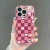 Funda protectora rosa a cuadros con corazón y oso para iPhone 16, funda de teléfono rosa metálico para 17pm