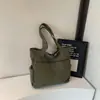 Bolsa de Lã Casual para o Dia a Dia de Grande Capacidade para Mulheres 2025 Nova Chegada Bolsa de Ombro Versátil Estilo Coreano Bolsa de Axila Bolsa Tote