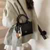 Bolso pequeño de alta gama para mujer, novedad de 2025, bolso bandolera informal combinable, bolso de cubo portátil para ir al trabajo al estilo coreano.
