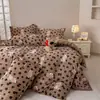 Estilo Coreano Cremoso Osito Polar Cálido Juego de Cuatro Piezas Dibujos Animados Funda Nórdica de Polar de Coral Doble Cara Juego de Tres Piezas Sábana Plana Sábana Ajustable
