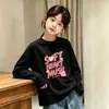 Camiseta infantil de algodão puro com mangas compridas e estampa de desenho animado, adequada para primavera e outono, gola redonda, peça básica versátil para meninas e bebês, estilo moderno