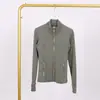 Jaqueta LULU DF com gola alta, zíperes duplos dourados e logo, em estoque para entrega imediata, adequada para esportes, fitness e moda