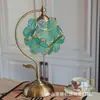 Lámpara de mesa Tiffany de pétalos, estilo vintage, estilo retro de la República de China del viejo Shanghái, lámpara de mesa para mesita de noche de dormitorio con cristal de protección ocular de pétalos