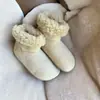 Versión de cuero suave 2026 nicho feo-lindo verde de moda botas de algodón personalizadas para mujer, cuero gamuzado, que aumentan la altura, forradas de felpa, botas de nieve estilo Birkenstock