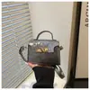 Primavera 2026 Nueva Moda Casual Hebilla de Cierre Simple Texturizada de Moda Bolso Pequeño Cuadrado de Hombro Cruzado de Mano