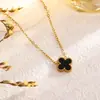 Acero de titanio doble cara trébol de cuatro hojas collar, pulsera, pendientes de lujo ligero, cadena para clavícula simple de acero de titanio que no se decolora fabricante