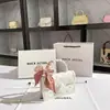 Entrega en una sola pieza moda bordado portátil bolsa cuadrada pequeña 2023 bolso de hombro cruzado de alta calidad al por mayor