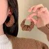 Aros y Pendientes de Punto de Lana con un Estilo Vintage Maillard, Sensación Elegante y Sofisticada, Atmósfera de Otoño e Invierno, Pendientes Sencillos para Mujer