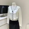 Tricô Off-White com Laço e Mangas Longas, Adequado para Primavera, Verão e Outono, Feito de Fio Fresco e Respirável