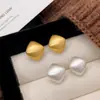 Pendientes de triángulo plateados tridimensionales combinables sin agujero en la oreja temperamento diario alta calidad para ir al trabajo retro nicho combinable
