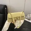 Bolso de Hombro a la Moda Estilo Francés 2025 Nuevo Estilo Bolso de Hombro Moda Simple Estilo Retro Elegante Bolso de Mano Estilo Occidental