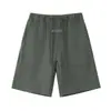 Shorts Casuais Fog Essentials High Street Soltos com Letras Aveludadas Estampados em Silicone com Cordão Calça Média para Homens e Mulheres Tendência
