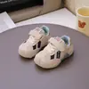 Zapatos para caminar para bebé con velcro, zapatillas de entrenamiento alemanas de suela blanda, zapatos infantiles de malla transpirable, zapatillas antideslizantes para bebé, modernos para niños y niñas