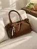 Bolso de mano vintage de gamuza mate transfronterizo, de alta gama, bolsa tipo tote de gran capacidad con detalles de cuentas de madera, adecuado para ir al trabajo, estilo femenino, directo de fábrica